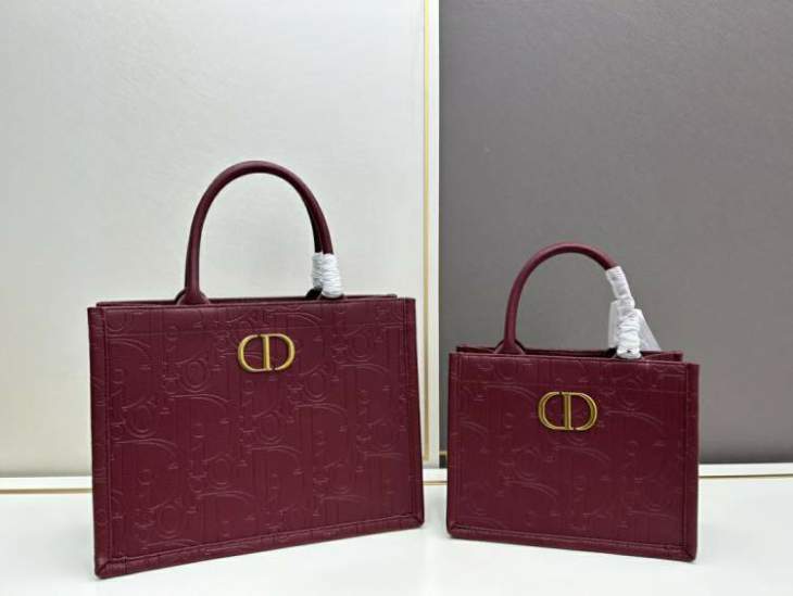Picture of Dior Handbags _SKUfw239219720fw